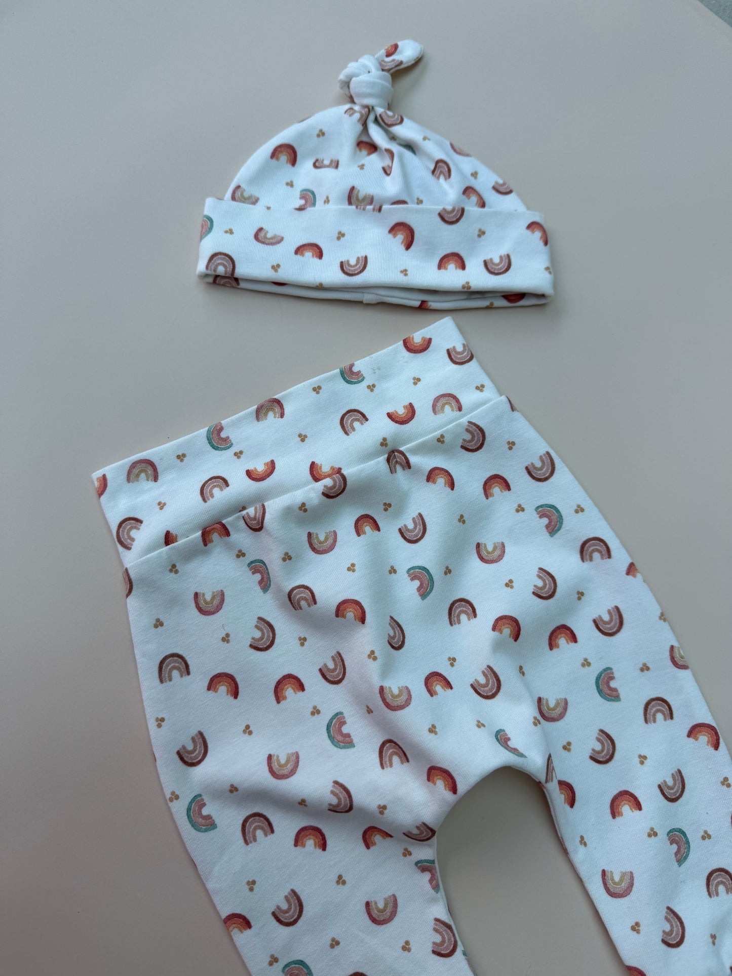 Leggings & hat size 0-3m