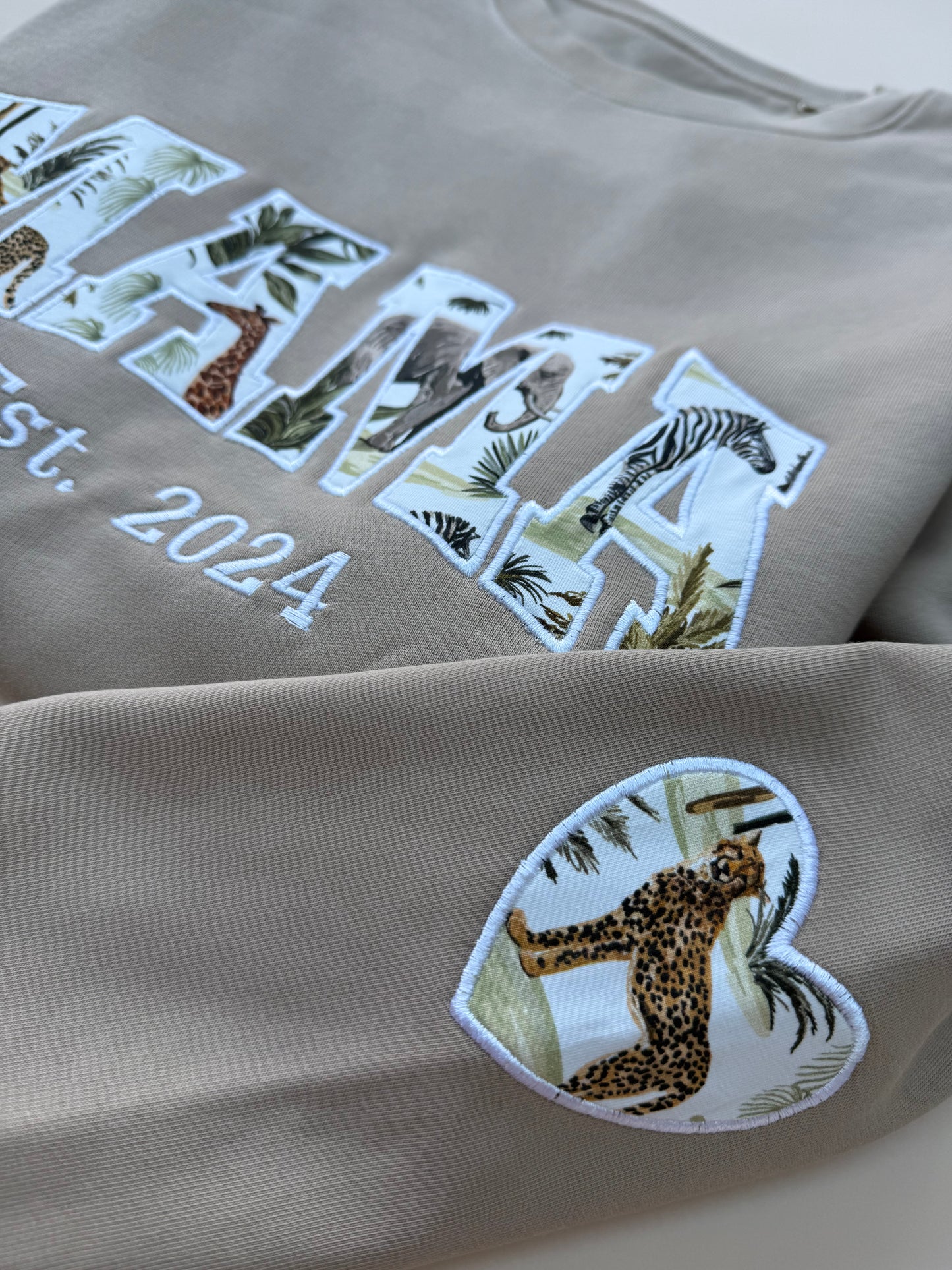 MAMA Safari sweatshirt Size L